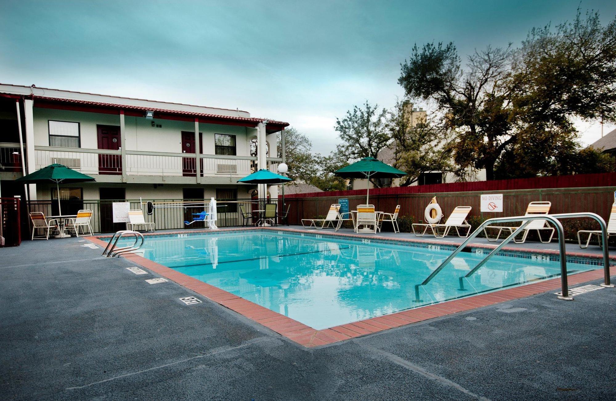Red Roof Inn North Dallas - Park Central Eksteriør bilde